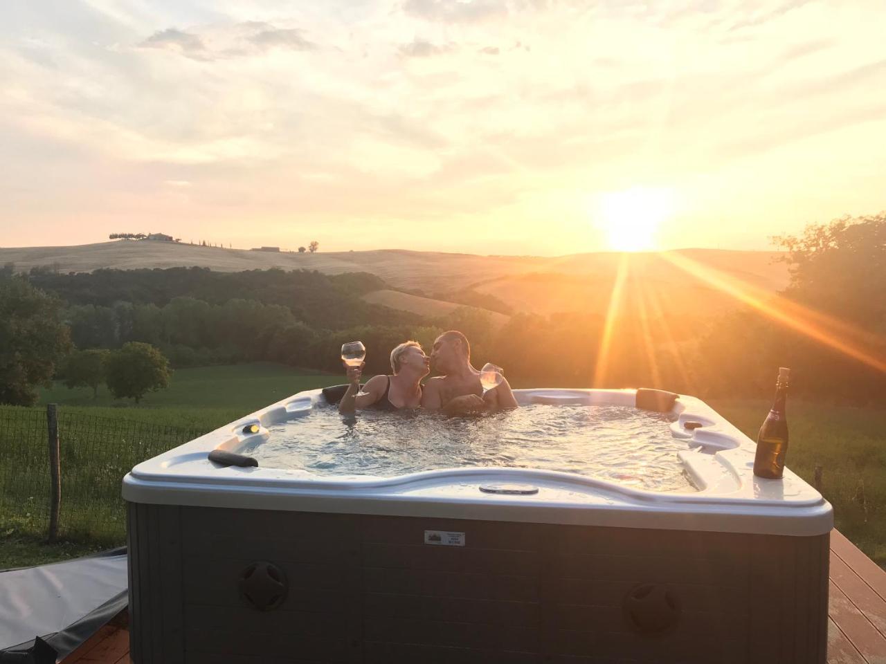 Agriturismo Bagnolo ปีเอนซา ภายนอก รูปภาพ